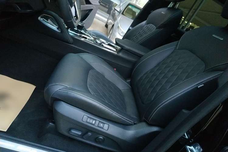 Used SAIC MAXUS D90 Pro 2020 2.0T Diesel 4x4 Alashan Edition 7-Seater Left Front Seat