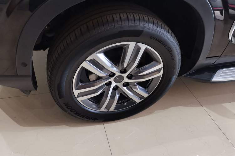 Used SAIC MAXUS D90 Pro 2020 2.0T Gasoline 4x4 Flagship Edition 6 Seats Left Front Wheel Hub