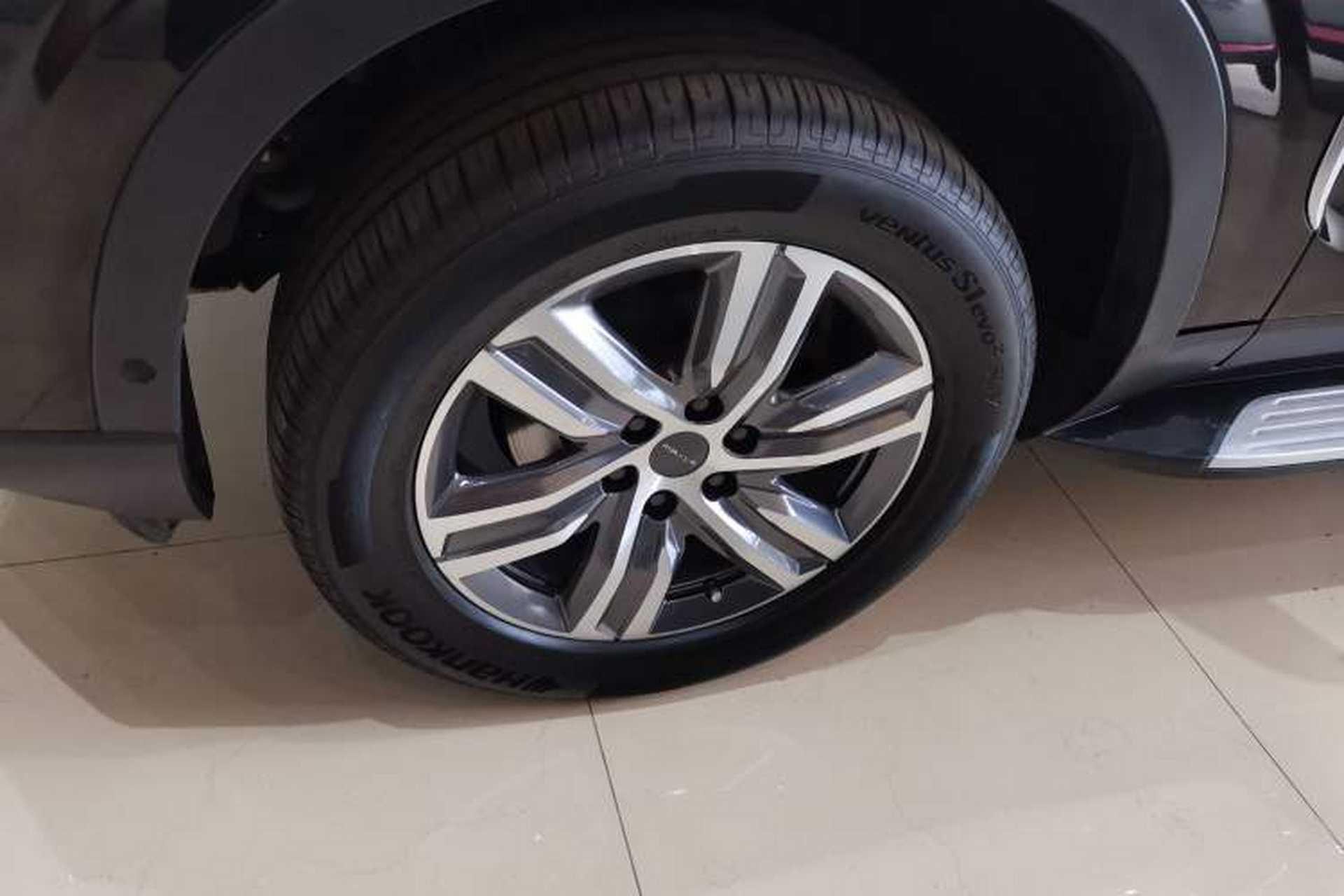 Used SAIC MAXUS D90 Pro 2020 2.0T Gasoline 4x4 Flagship Edition 6 Seats Left Front Wheel Hub