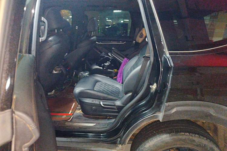 Used SAIC MAXUS D90 Pro 2020 2.0T Diesel 4x4 Alashan Edition 6 Seats Left Rear Seat