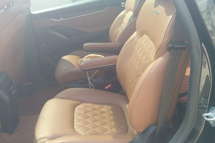 Used SAIC MAXUS D90 Pro 2020 2.0T Gasoline 4x4 Flagship Edition 6 Seats Left Rear Seat