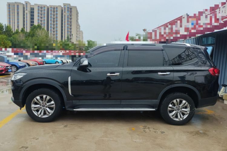 Used SAIC MAXUS D90 Pro 2020 2.0T Gasoline 4x4 Luxury Edition 6 Seats Left Side