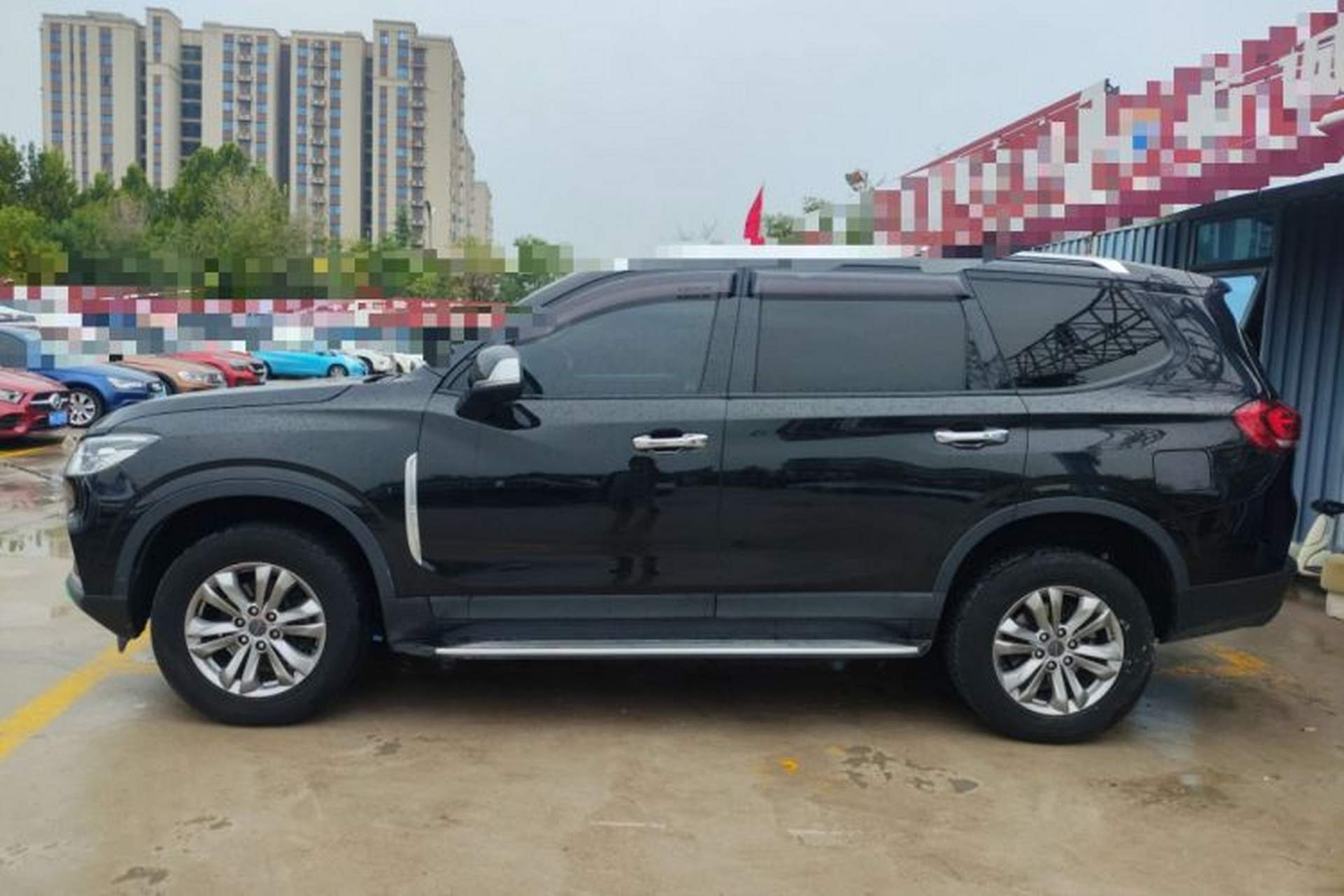 Used SAIC MAXUS D90 Pro 2020 2.0T Gasoline 4x4 Luxury Edition 6 Seats Left Side