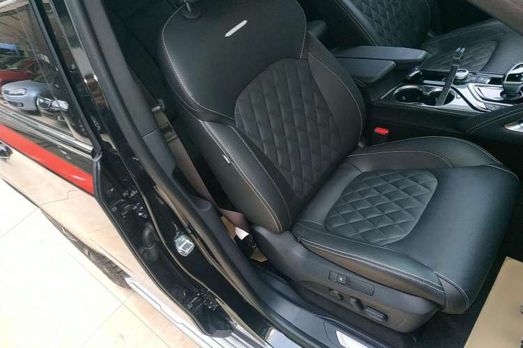 Used SAIC MAXUS D90 Pro 2020 2.0T Diesel 4x4 Alashan Edition 7-Seater Right Front Seat