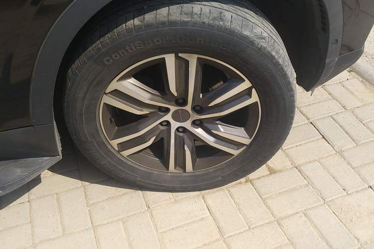 Used SAIC MAXUS D90 Pro 2020 2.0T Gasoline 4x4 Flagship Edition 6 Seats Right Front Wheel Hub