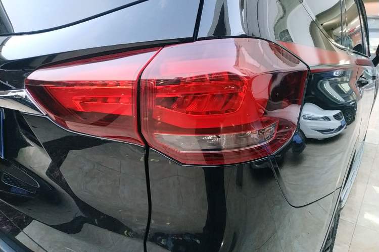 Used SAIC MAXUS D90 Pro 2020 2.0T Diesel 4x4 Alashan Edition 7-Seater Right Rear Taillight