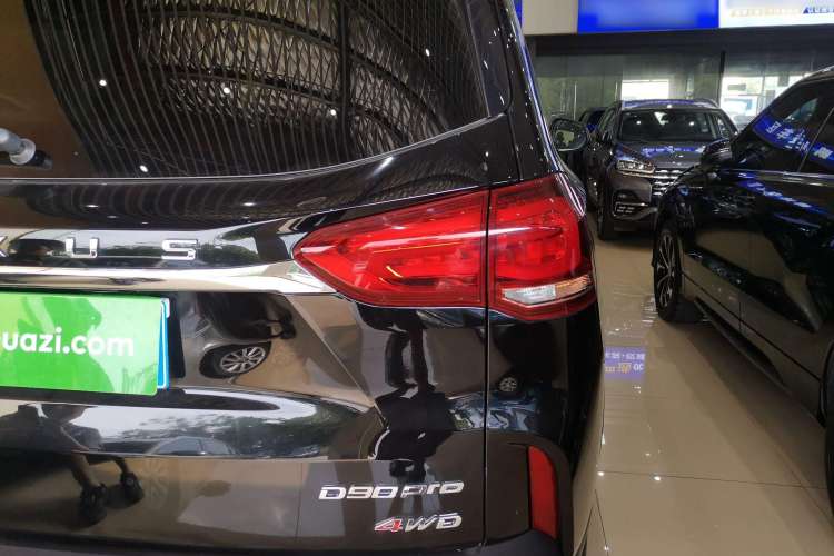 Used SAIC MAXUS D90 Pro 2020 2.0T Gasoline 4x4 Flagship Edition 6 Seats Right Rear Taillight