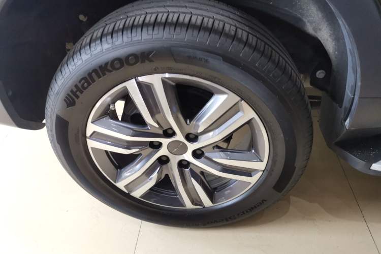 Used SAIC MAXUS D90 Pro 2020 2.0T Gasoline 4x4 Flagship Edition 6 Seats Right Rear Wheel Hub