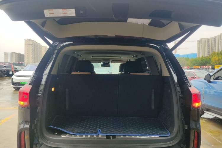Used SAIC MAXUS D90 Pro 2020 2.0T Gasoline 4x4 Luxury Edition 6 Seats Trunk
