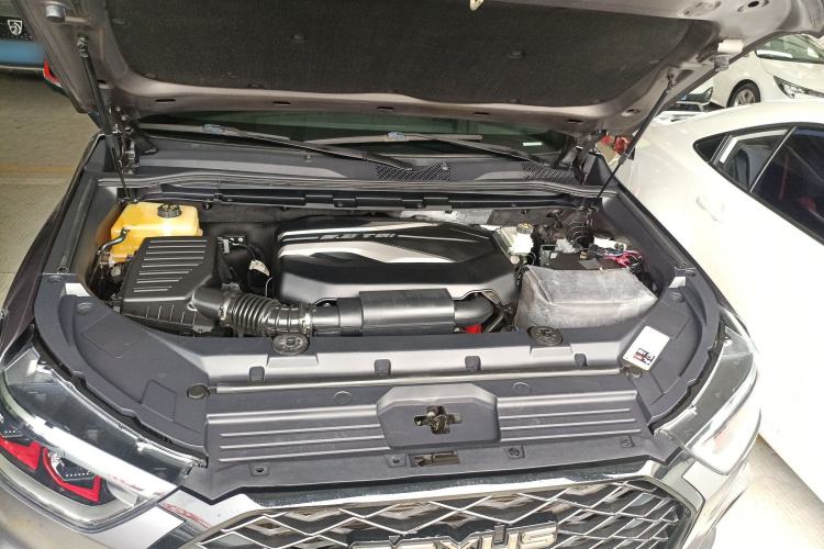 Used SAIC MAXUS D90 Pro 2020 2.0T Gasoline 4x4 Flagship Edition 6 Seats Engine Bay