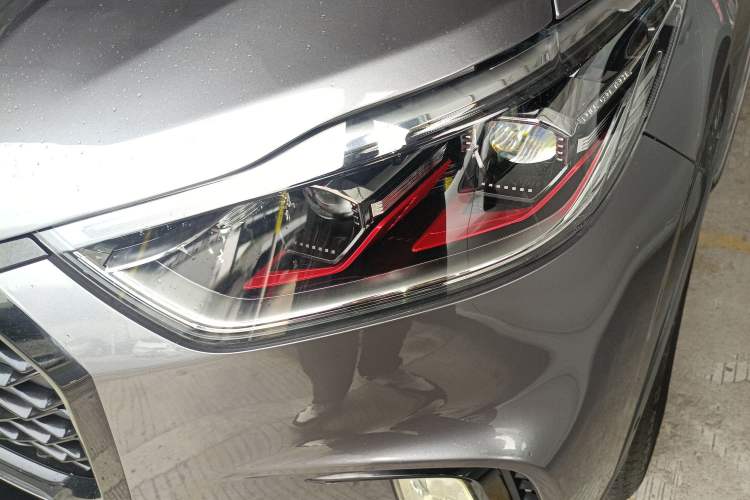 Used SAIC MAXUS D90 Pro 2020 2.0T Gasoline 4x4 Flagship Edition 6 Seats Left Front Headlight