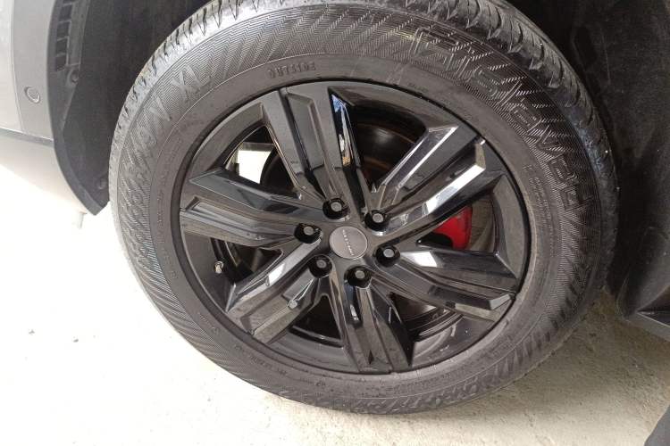 Used SAIC MAXUS D90 Pro 2020 2.0T Gasoline 4x4 Flagship Edition 6 Seats Left Front Wheel Hub