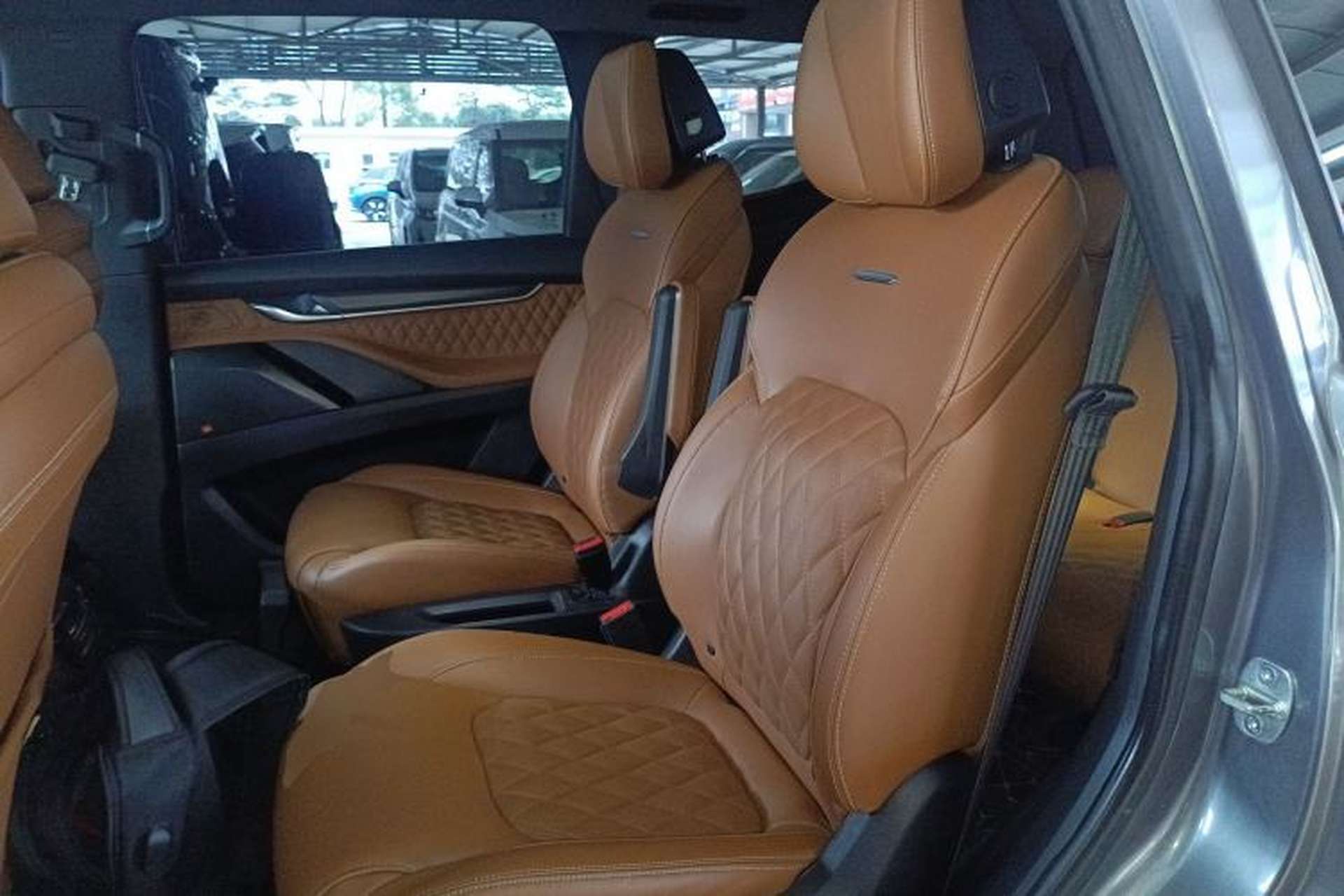 Used SAIC MAXUS D90 Pro 2020 2.0T Gasoline 4x4 Flagship Edition 6 Seats Left Rear Seat