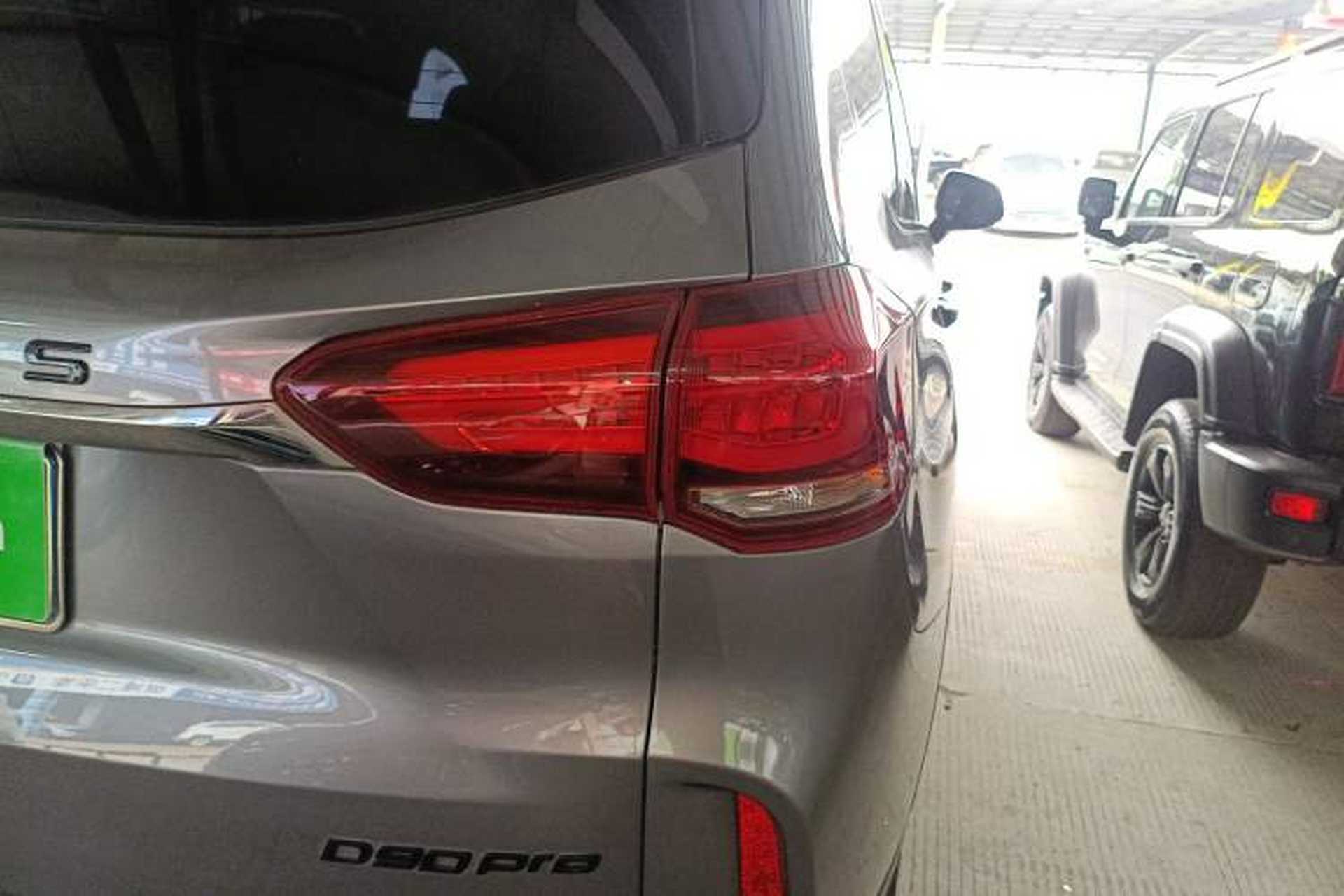 Used SAIC MAXUS D90 Pro 2020 2.0T Gasoline 4x4 Flagship Edition 6 Seats Right Rear Taillight
