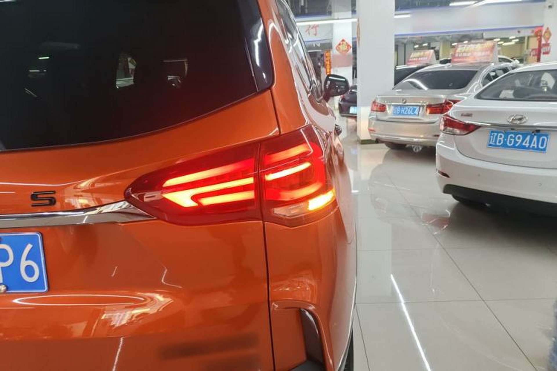 Used SAIC MAXUS D90 Pro 2020 2.0T Gasoline 4x4 Luxury Edition 6 Seats Right Rear Taillight