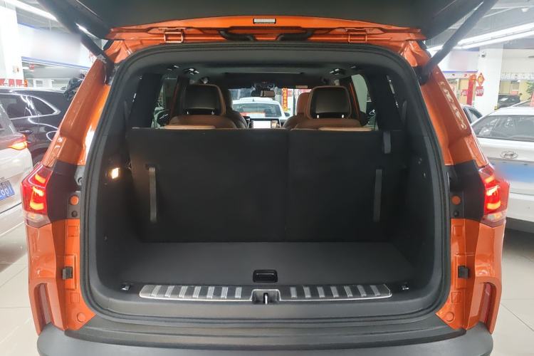 Used SAIC MAXUS D90 Pro 2020 2.0T Gasoline 4x4 Luxury Edition 6 Seats Trunk
