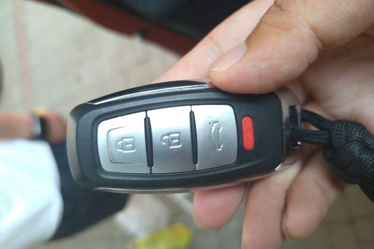 Used SAIC MAXUS D90 Pro 2020 2.0T Diesel 4x4 Alashan Edition 6 Seats Vehicle Key