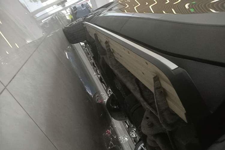 Used SAIC MAXUS D90 Pro 2021 2.0T Gasoline 4x4 Flagship Edition 7 Seats Left Side Sill