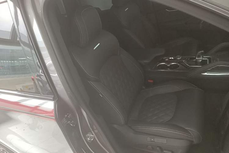 Used SAIC MAXUS D90 Pro 2021 2.0T Gasoline 4x4 Flagship Edition 7 Seats Right Front Seat