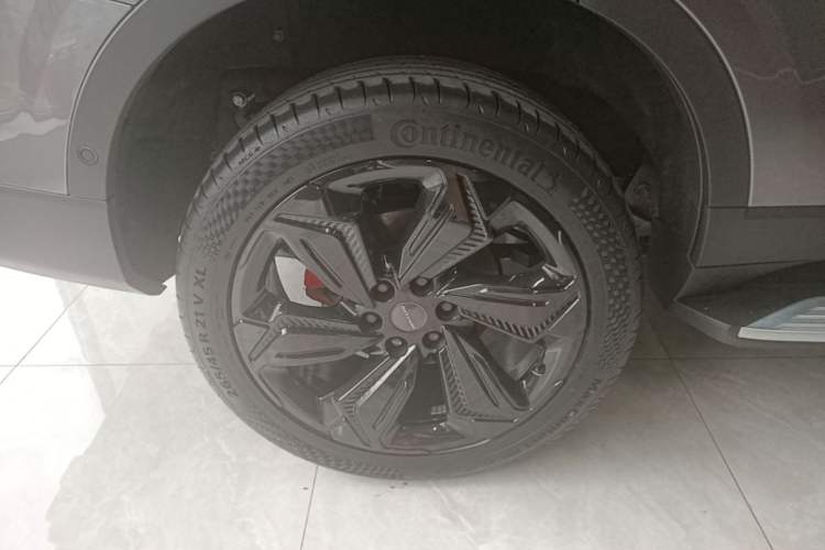 Used SAIC MAXUS D90 Pro 2021 2.0T Gasoline 4x4 Flagship Edition 7 Seats Right Rear Wheel Hub