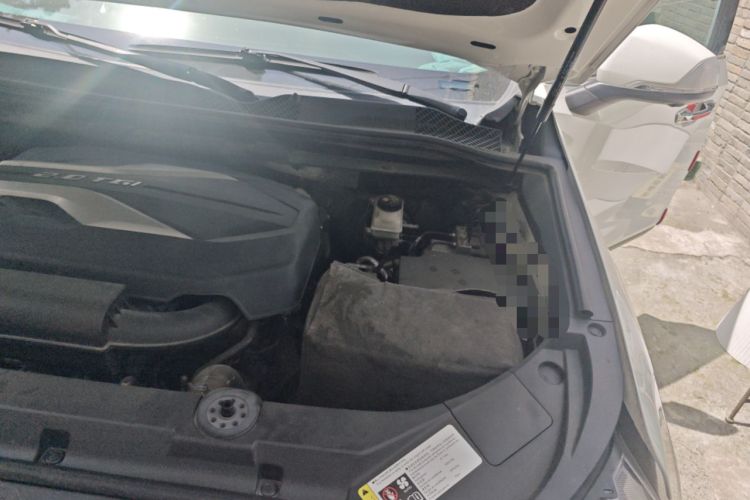 Used SAIC MAXUS D90 Pro 2021 2.0T Gasoline 4x4 Luxury Edition 7-Seater Engine Bay Left