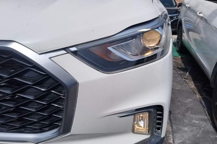 Used SAIC MAXUS D90 Pro 2021 2.0T Gasoline Two-Wheel Drive Elite Edition 5 Seats Left Front Headlight