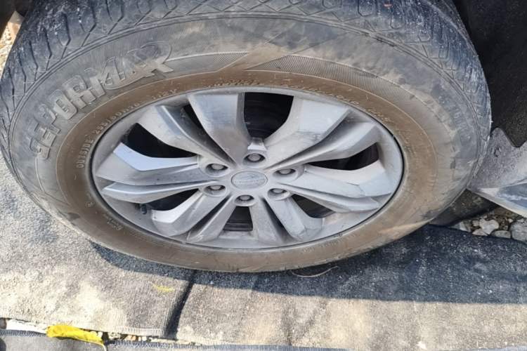 Used SAIC MAXUS D90 Pro 2021 2.0T Gasoline Two-Wheel Drive Elite Edition 5 Seats Left Front Wheel Hub