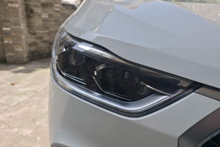 Used SAIC MAXUS D90 Pro 2021 2.0T Gasoline 4x4 Luxury Edition 7-Seater Right Front Headlight