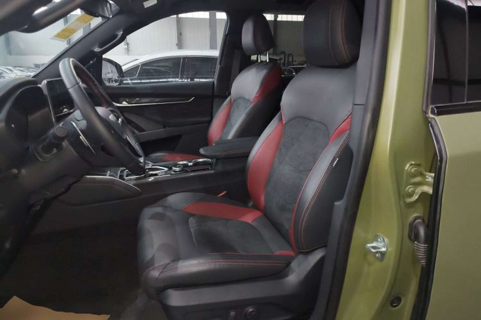 Used SAIC MAXUS D90 Pro 2022 Facelift 2.0T Diesel 4x4 Amazon Edition 7-Seater Left Front Seat