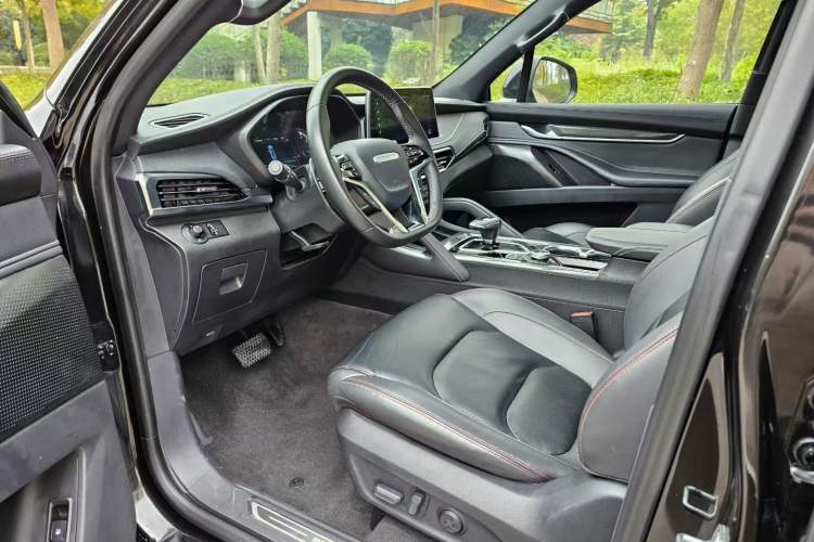 Used SAIC MAXUS D90 Pro 2023 2.0T Diesel 4x4 Comfort Edition 7-Seater Interior 3