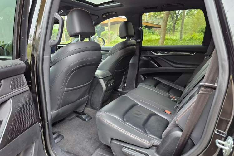 Used SAIC MAXUS D90 Pro 2023 2.0T Diesel 4x4 Comfort Edition 7-Seater Interior 4