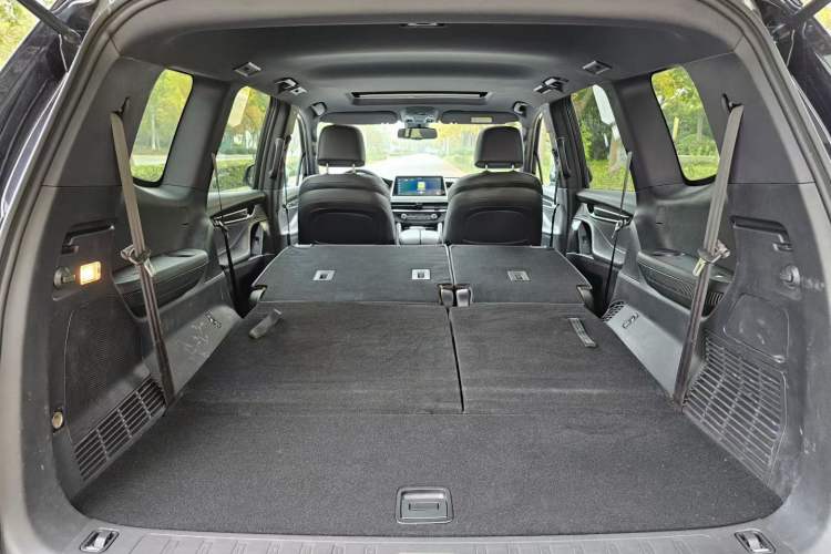 Used SAIC MAXUS D90 Pro 2023 2.0T Diesel 4x4 Comfort Edition 7-Seater Interior 5