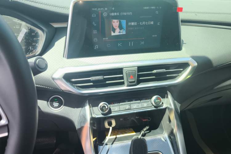 Used SAIC MAXUS Dajia 5 2024 1.3T PLUG-IN Enjoyment Edition 7-Seater Audio And AC Panel