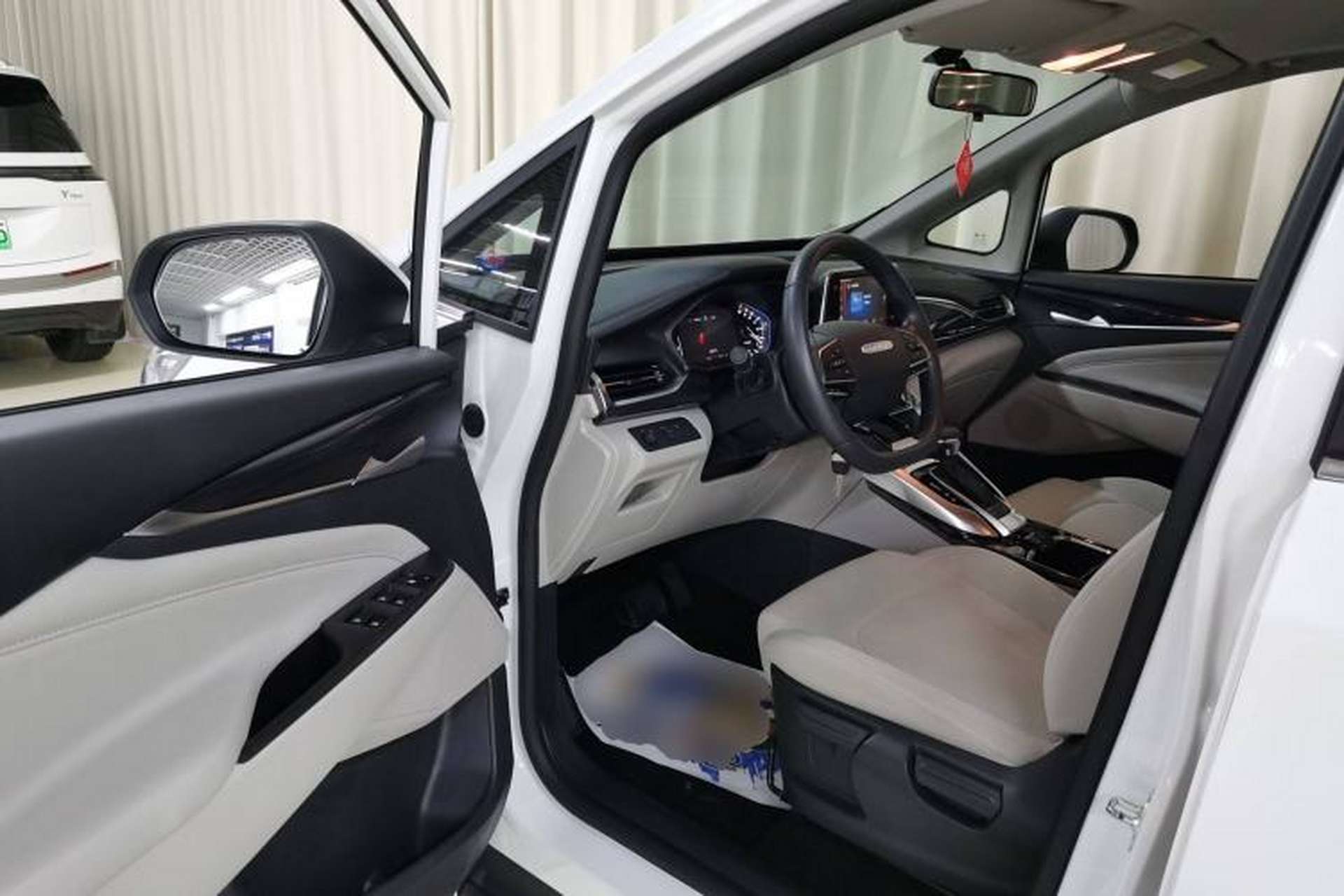 Used SAIC MAXUS Dajia 5 2022 430 km Elite Version 7-Seater Driver Seat