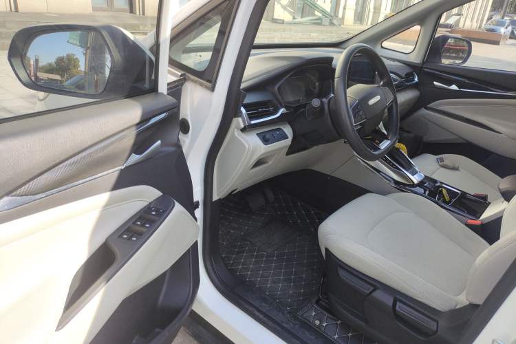 Used SAIC MAXUS Dajia 5 2022 430 km Elite Version 7-Seater Driver Seat