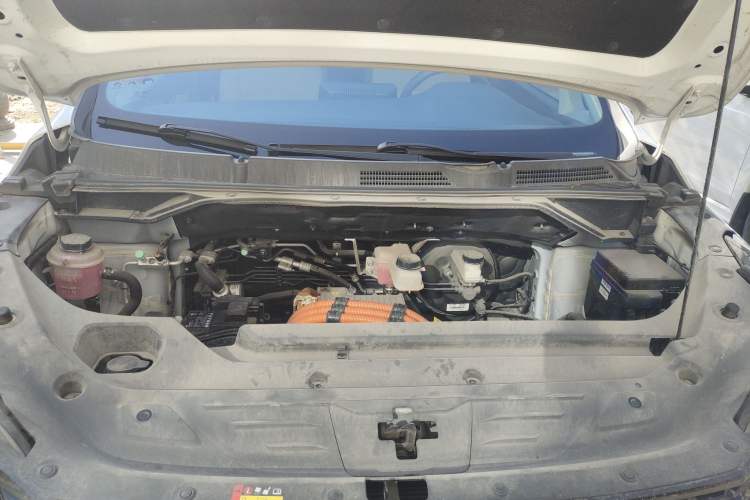 Used SAIC MAXUS Dajia 5 2022 430 km Elite Version 7-Seater Engine Bay