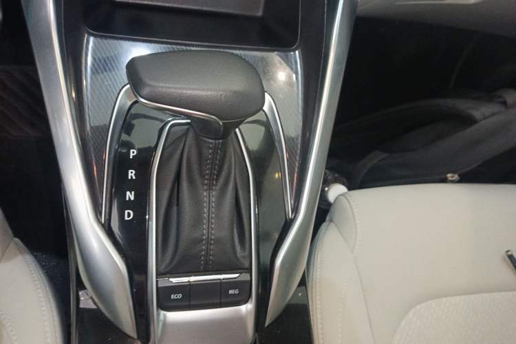 Used SAIC MAXUS Dajia 5 2022 430 km Elite Version 7-Seater Gear Lever