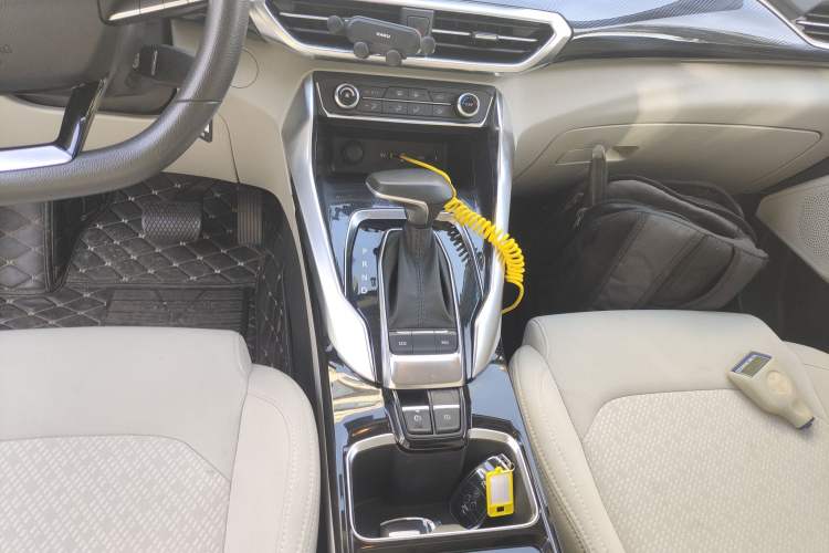 Used SAIC MAXUS Dajia 5 2022 430 km Elite Version 7-Seater Gear Lever