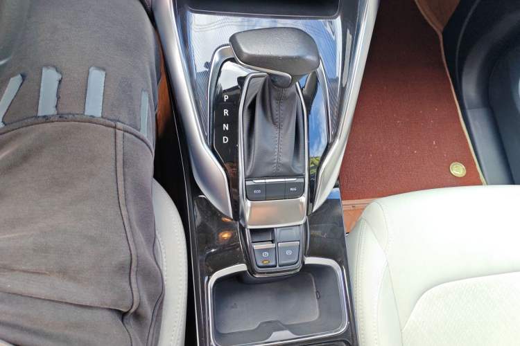 Used SAIC MAXUS Dajia 5 2022 430 km Elite Version 7-Seater Gear Lever