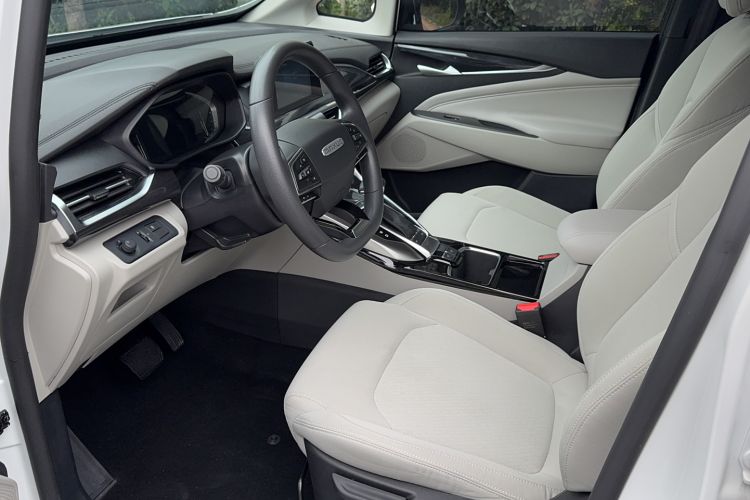 Used SAIC MAXUS Dajia 5 2022 430 km Elite Version 7-Seater Interior 1