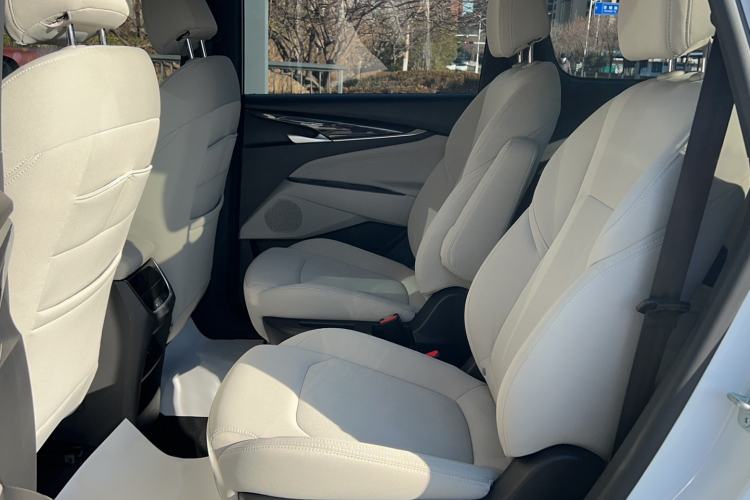Used SAIC MAXUS Dajia 5 2022 430 km Elite Version 7-Seater Interior 2