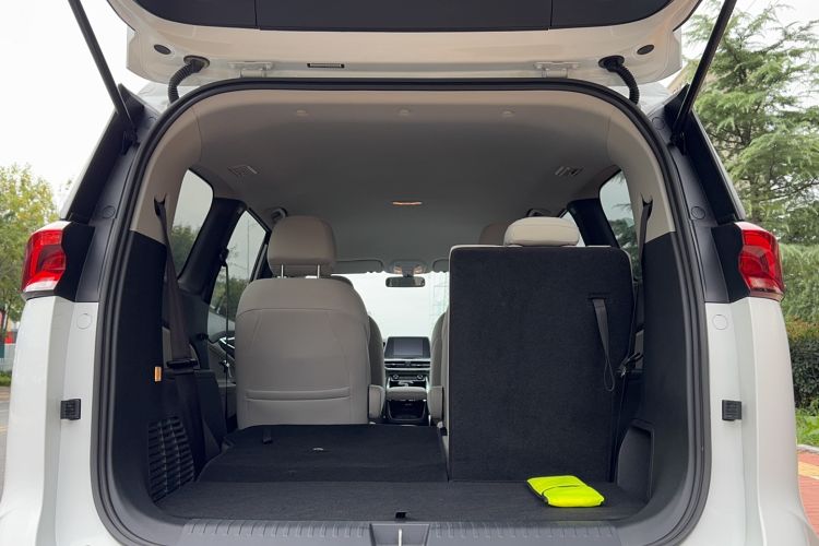 Used SAIC MAXUS Dajia 5 2022 430 km Elite Version 7-Seater Interior 4