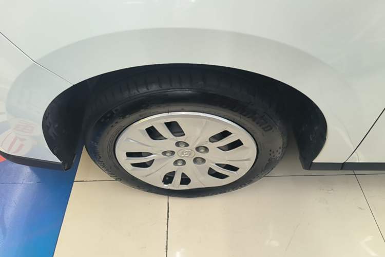 Used SAIC MAXUS Dajia 5 2022 430 km Elite Version 7-Seater Left Front Wheel Hub
