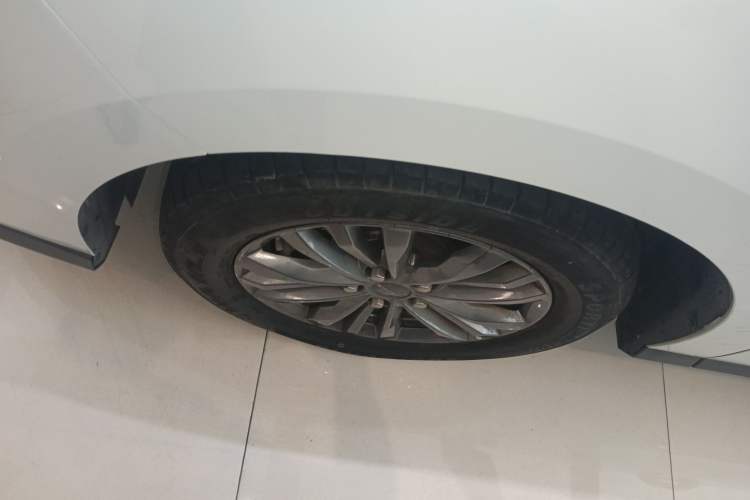 Used SAIC MAXUS Dajia 5 2022 430 km Elite Version 7-Seater Left Front Wheel Hub