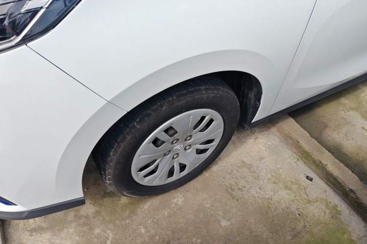 Used SAIC MAXUS Dajia 5 2022 430 km Elite Version 7-Seater Left Front Wheel Hub