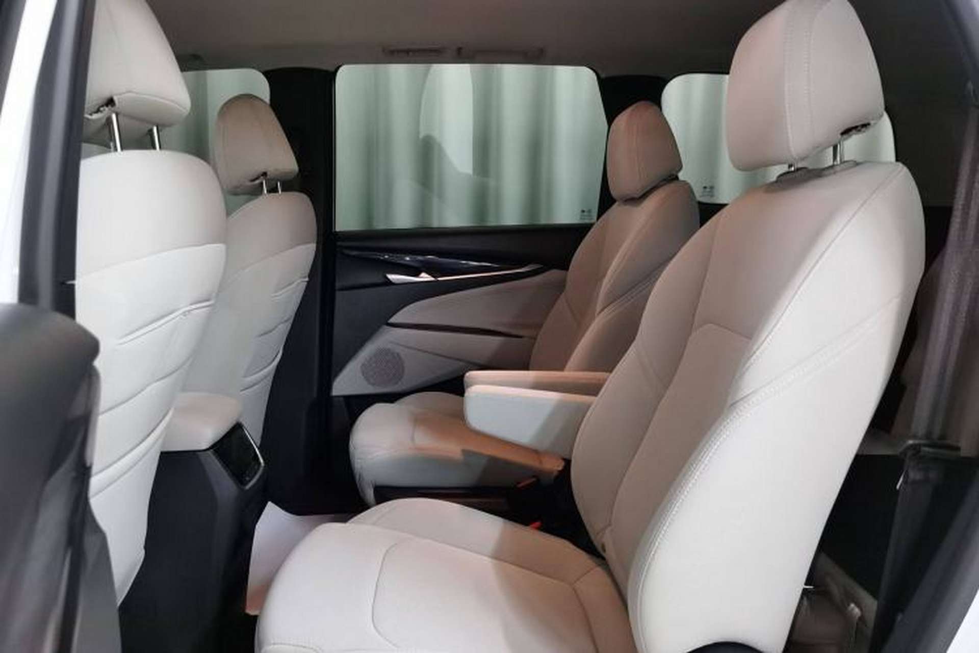 Used SAIC MAXUS Dajia 5 2022 430 km Elite Version 7-Seater Left Rear Seat