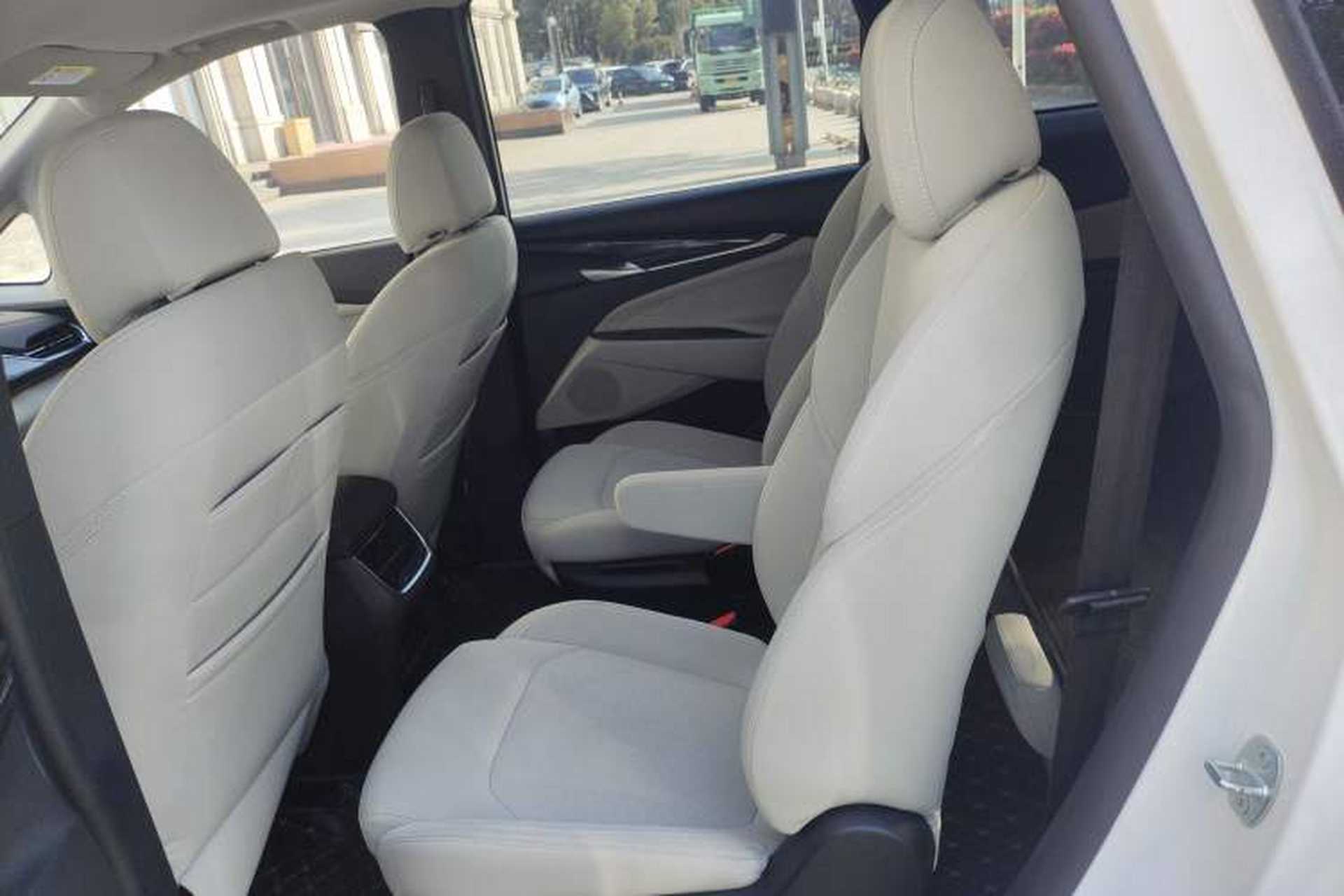 Used SAIC MAXUS Dajia 5 2022 430 km Elite Version 7-Seater Left Rear Seat