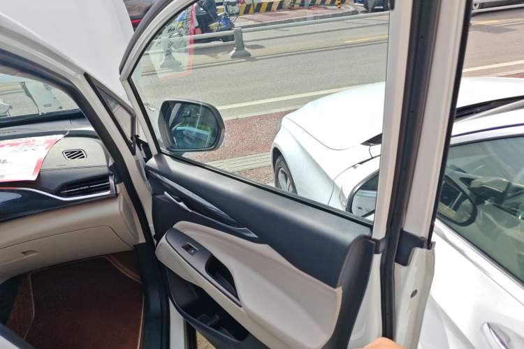 Used SAIC MAXUS Dajia 5 2022 430 km Elite Version 7-Seater Right Front Door Interior