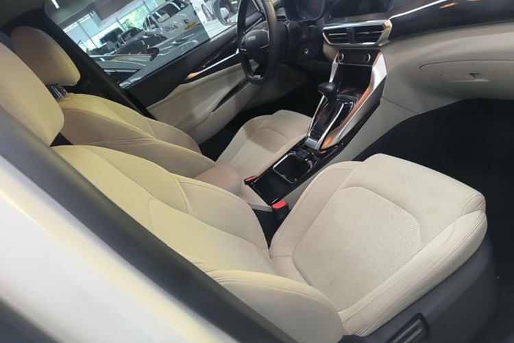 Used SAIC MAXUS Dajia 5 2022 430 km Elite Version 7-Seater Right Front Seat
