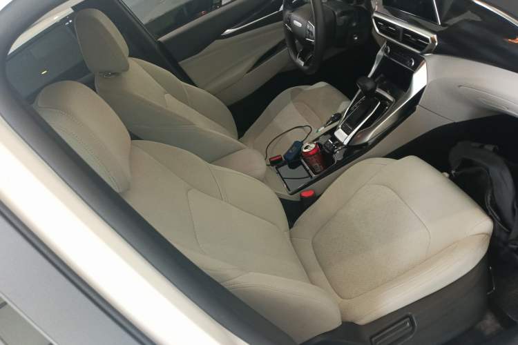 Used SAIC MAXUS Dajia 5 2022 430 km Elite Version 7-Seater Right Front Seat